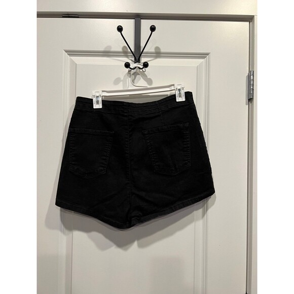 Shorts - Picture 3 of 3